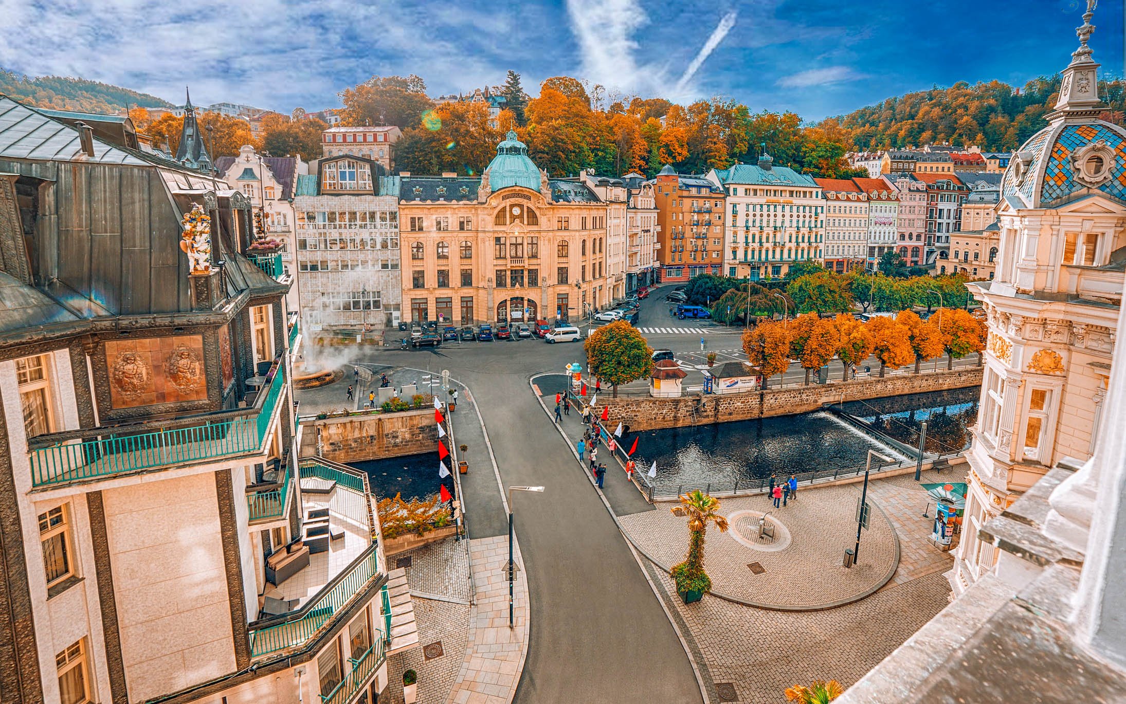 Karlovy Vary přímo v centru v luxusním Hotelu La Bohemia **** se snídaněmi formou bufetu a kávovarem na pokoji