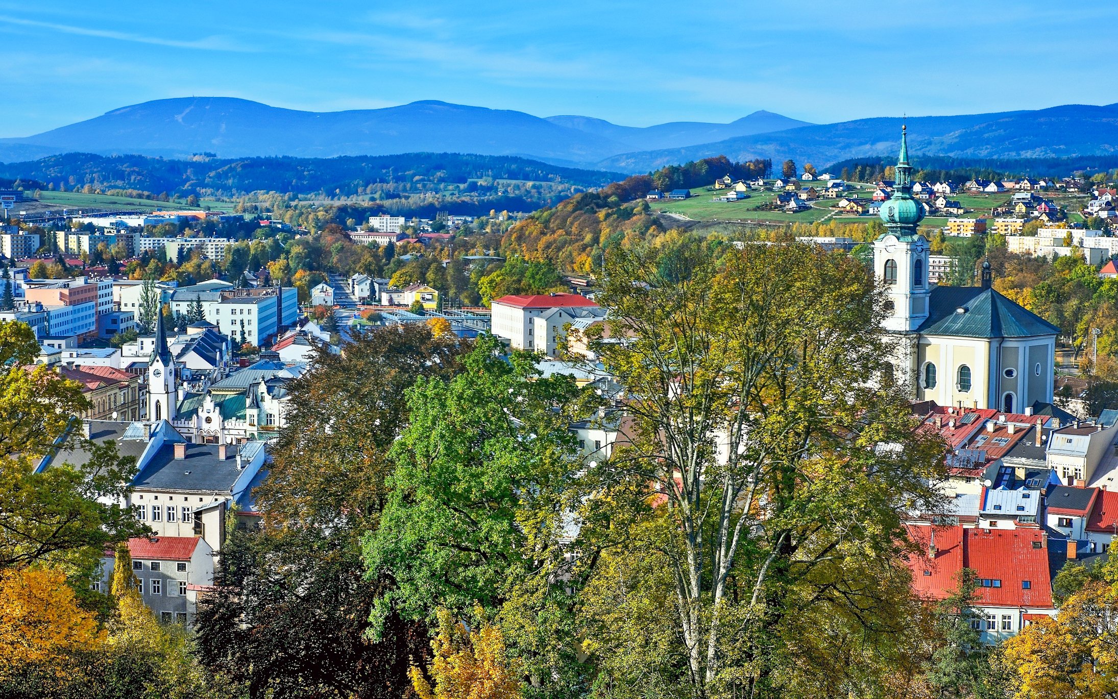 Podkrkonoší: Trutnov v Dračím údolí v apartmánu až pro 6 osob s kuchyňkou + zahrada s grilem a vyžití