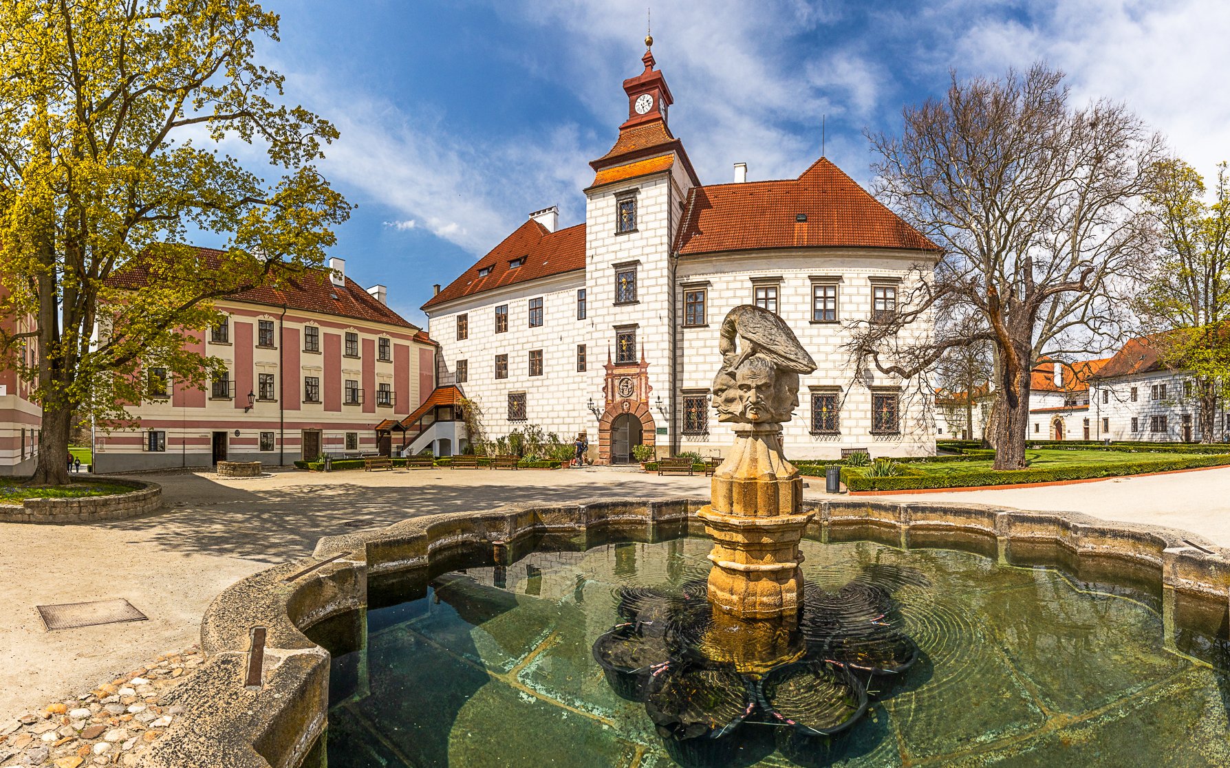 Historická Třeboň přímo u zámku v Hotelu Galerie **** s polopenzí