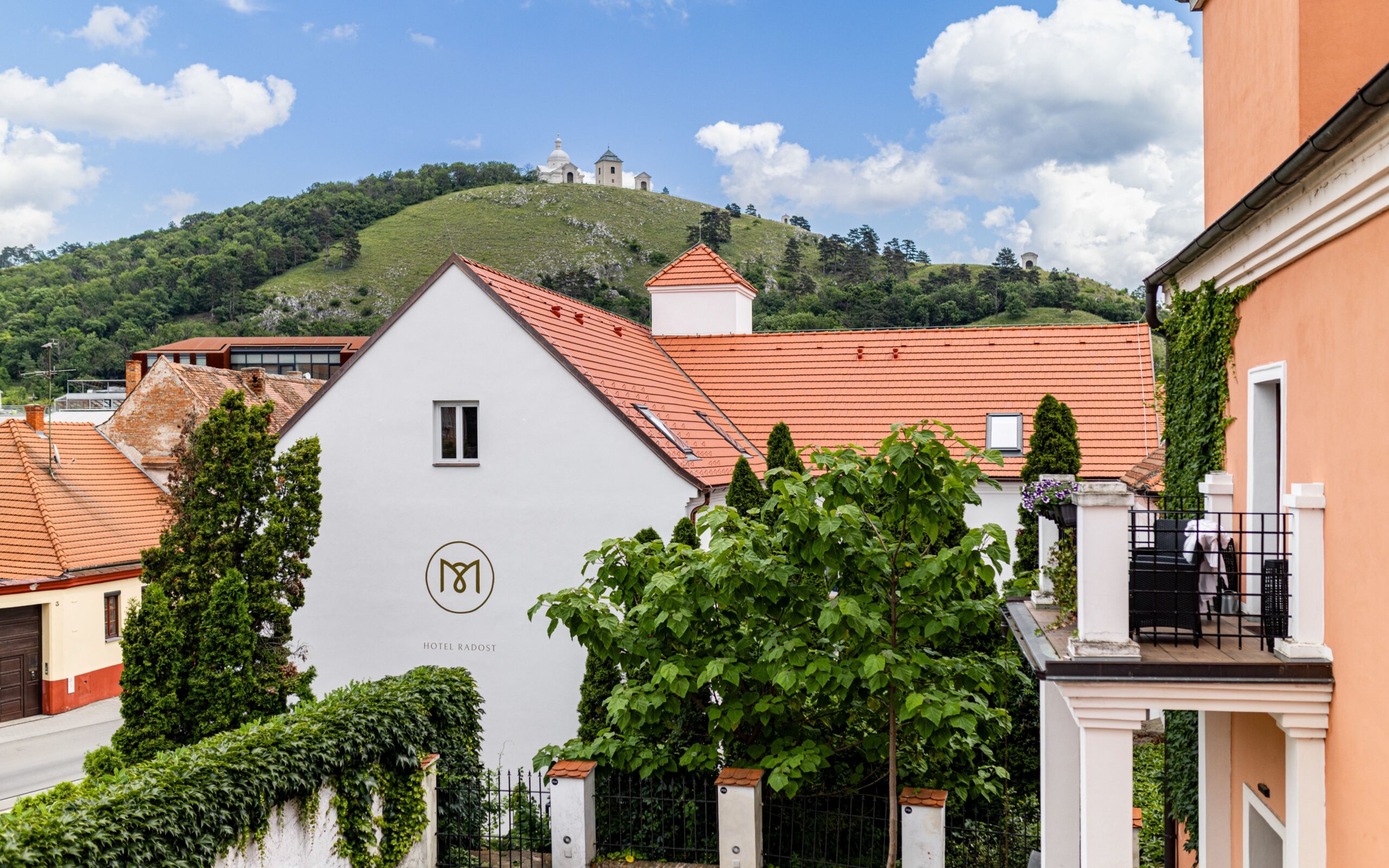 Dovolená na jižní Moravě blízko Pálavy: Historické centrum Mikulova v Hotelu Radost se snídaněmi formou bufetu - ventip.cz
