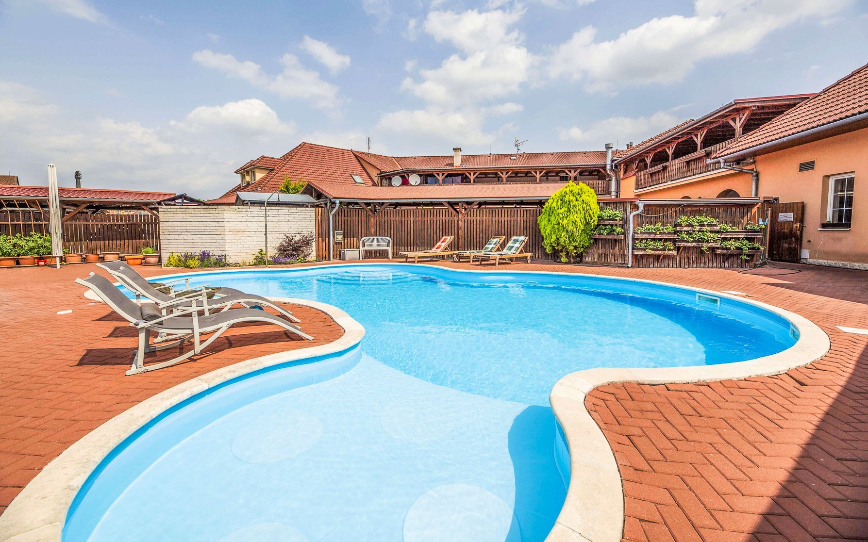 Pobyt u Litovelského Pomoraví a Olomouce: 3* Hotel Aldo se snídaní či polopenzí a bazénem + bowling a kulečník - ventip.cz