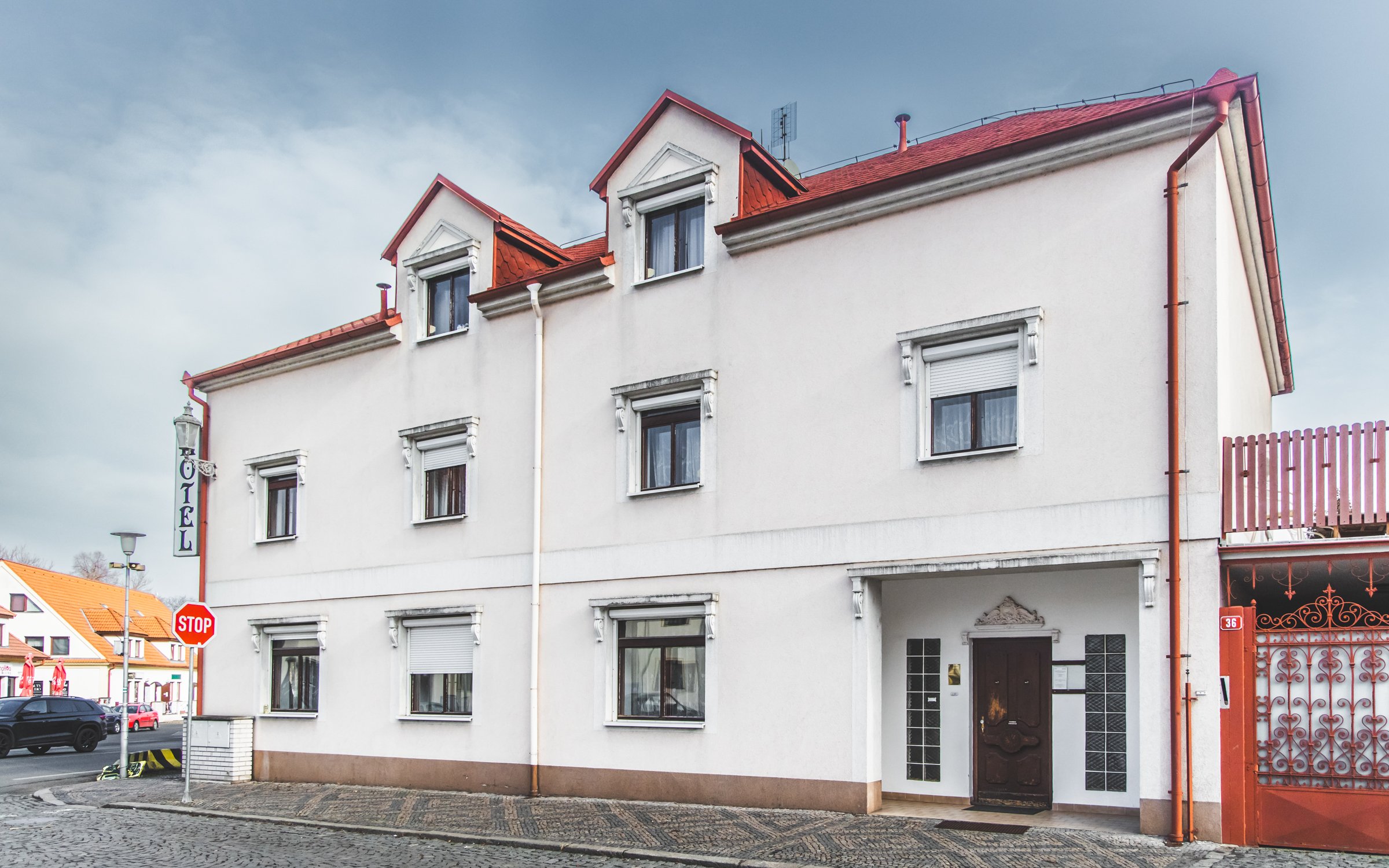 Dovolená u Prahy a Proboštských jezer: Brandýs nad Labem u baziliky a památek v Hotelu Bohemia *** se snídaní - ventip.cz