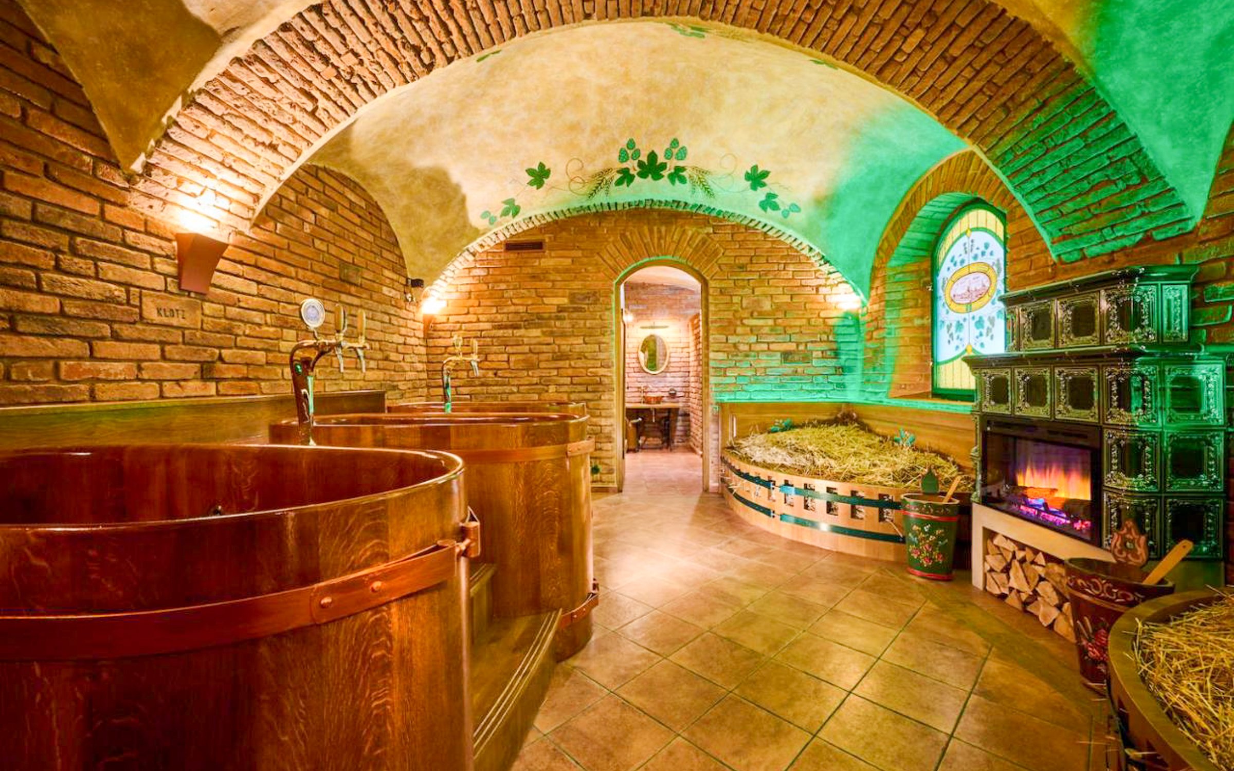 Plzeň: Spa Beerland – U Zlatého Beránka se snídaní a pivní koupelí s neomezenou konzumací + prohlídka pivovaru - ventip.cz