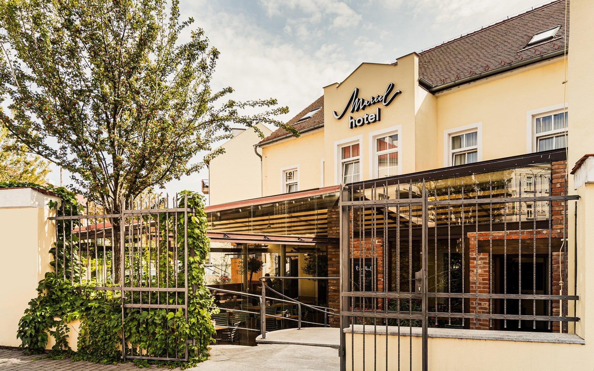 Jižní Morava (nejen) pro vinaře: Hotel Mariel *** v centru Znojma se snídaněmi a degustací 12 vzorků vín - ventip.cz