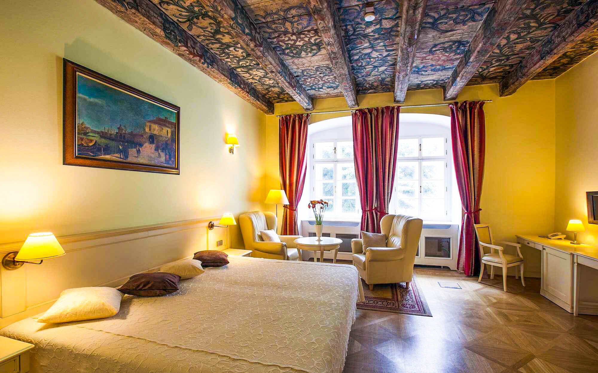 Luxusní Hotel Tyn Yard Residence **** v srdci Prahy jen 200 m od Staroměstského náměstí se snídaněmi v kavárně - ventip.cz