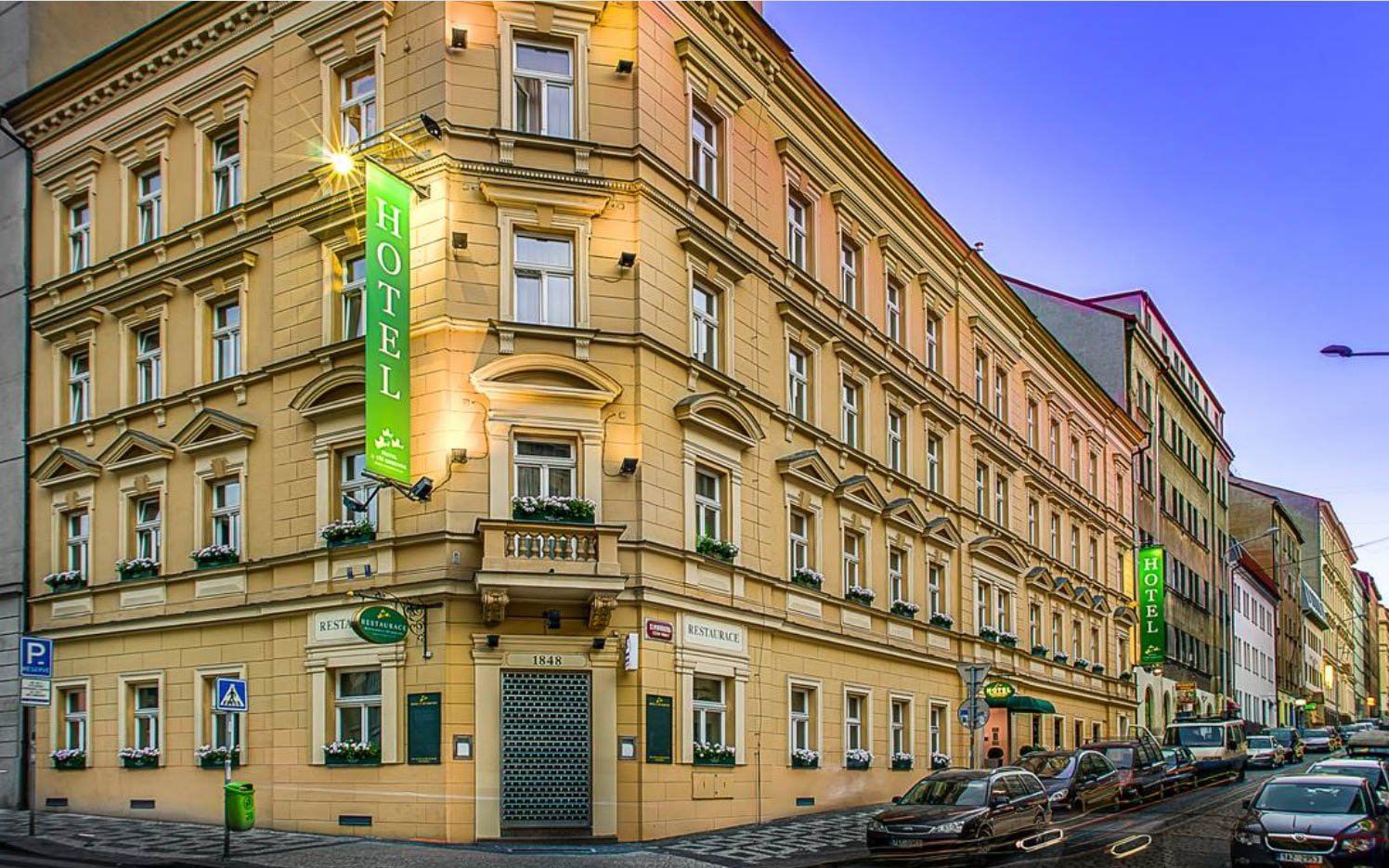 Praha v centru u hlavního nádraží v Hotelu U Tří Korunek *** se snídaněmi formou bufetu - ventip.cz