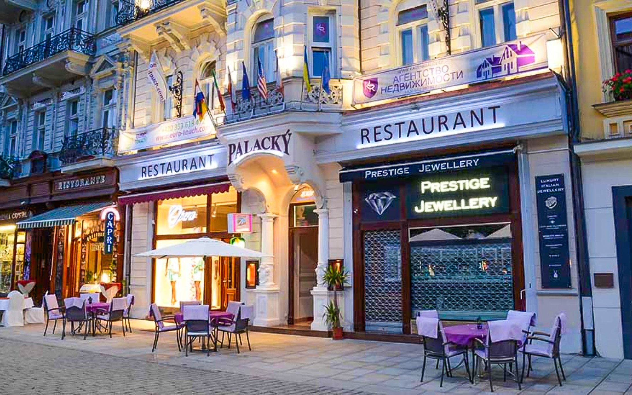 Karlovy Vary přímo v centru města v Hotelu Palacký **** se vstupem do Alžbětiných lázní