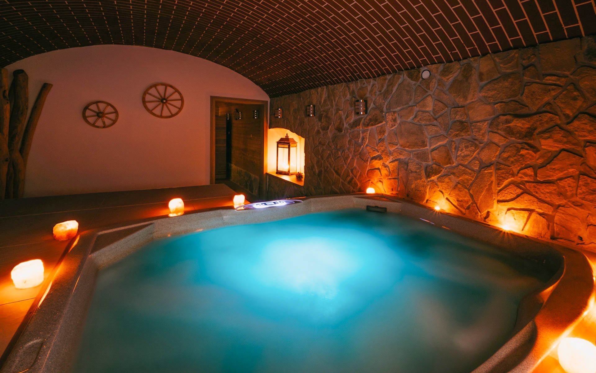 Žďárské vrchy: Wellness penzion Marta se snídaní/polopenzí a wellness centrem (vířivka