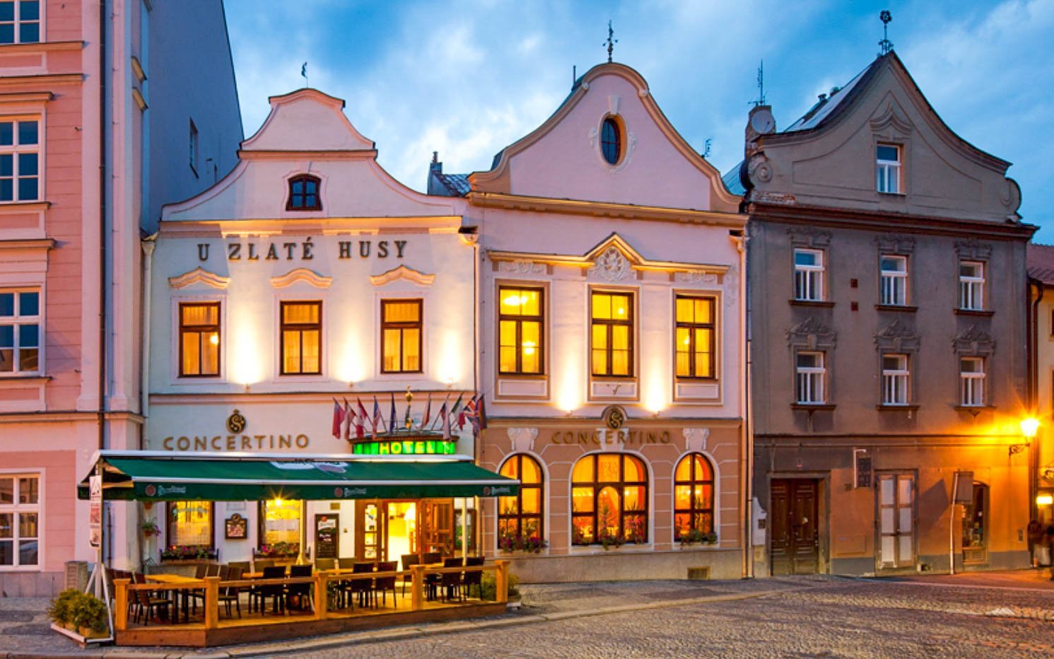 Jindřichův Hradec: Hotel Concertino - Zlatá Husa **** se snídaněmi