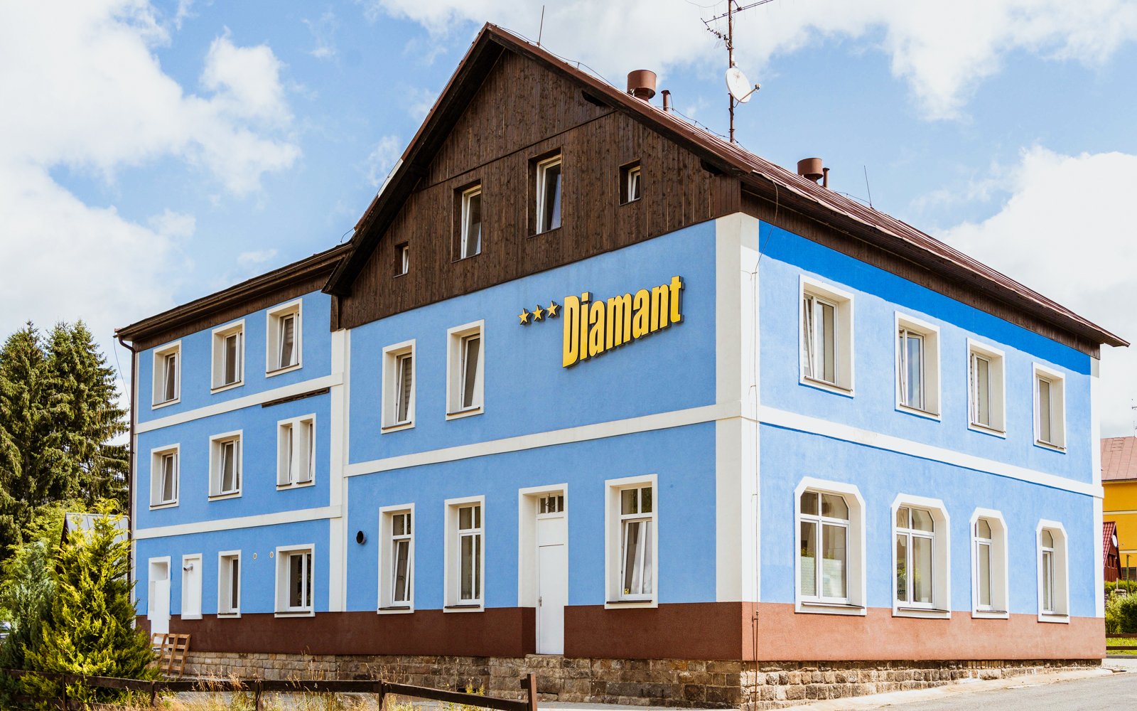 Krkonoše: Harrachov v Hotelu Diamant s polopenzí a privátním wellness s vířivkou a parní kabinou - ventip.cz
