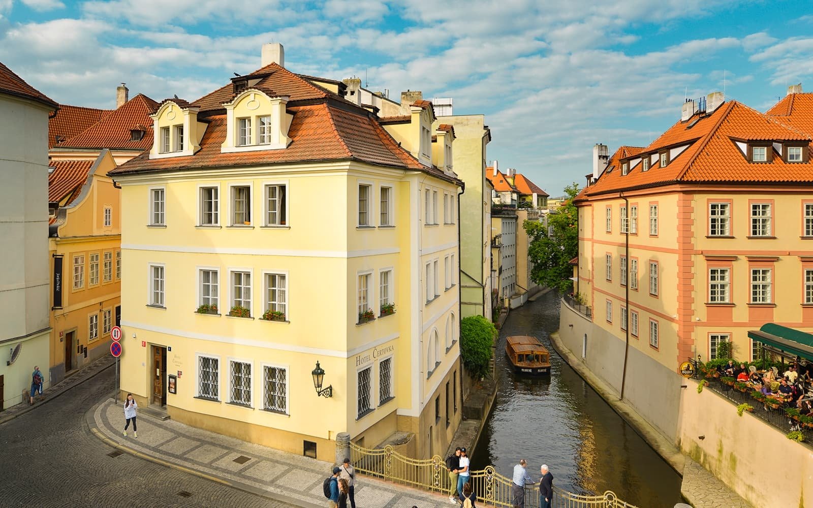 Praha přímo v centru nedaleko Karlova mostu v Hotelu Čertovka **** se snídaněmi