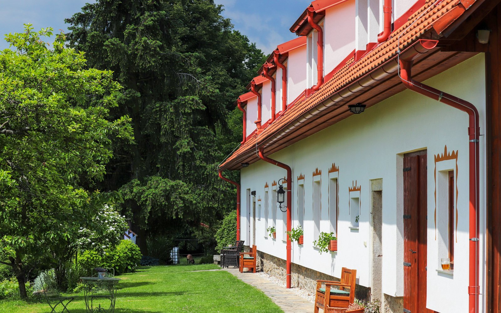 Jižní Čechy nedaleko Českého Krumlova v Penzionu Hájenka hraběte Buquoye se snídaňovým košíkem + zapůjčení kol - ventip.cz