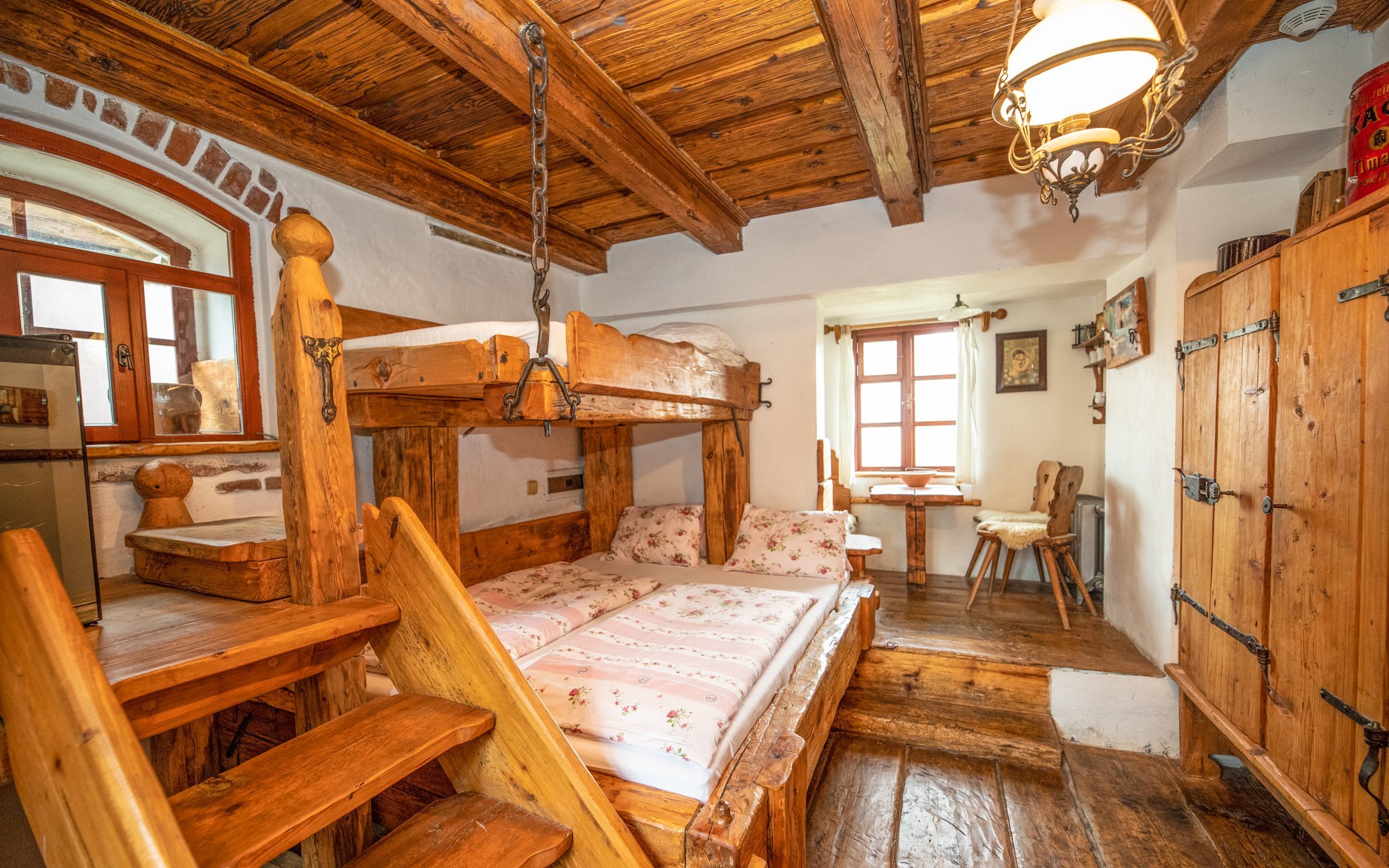 Český Krumlov stylově v dobovém Domku kata Matěje s domácím chlebem a pivem + poukaz a pamětní glejt - ventip.cz