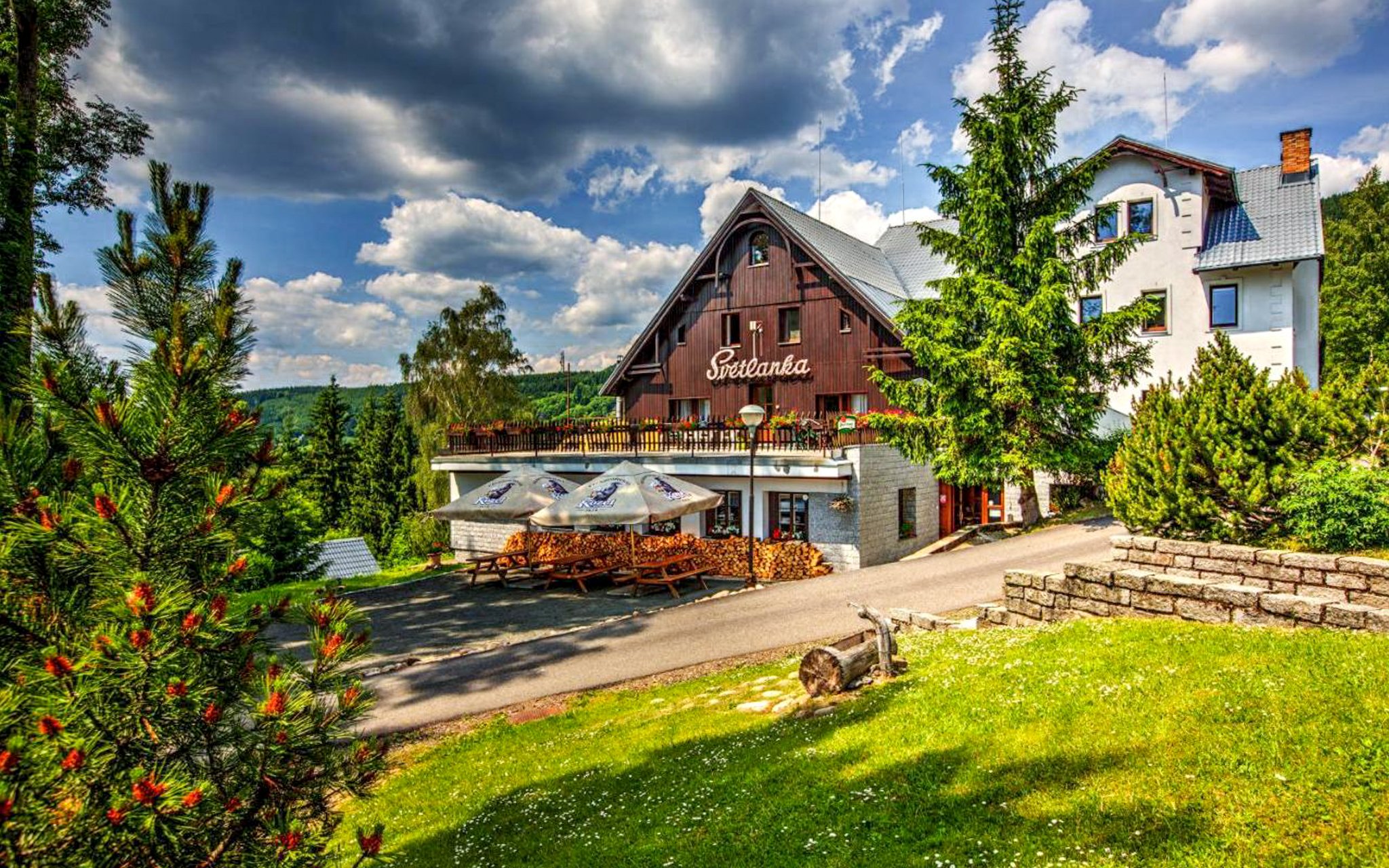 Krkonoše: Rokytnice nad Jizerou v Chatě Světlanka s polopenzí a vyžitím (šipky