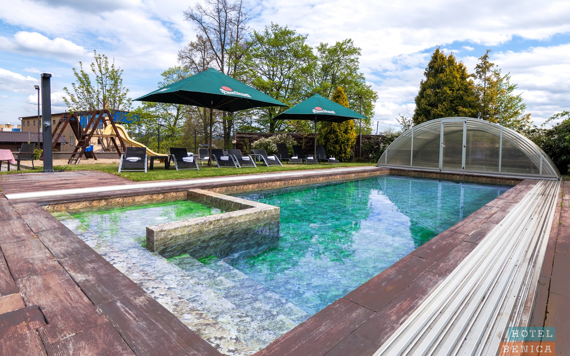 Benešov u Prahy a zámku Konopiště: Hotel Benica *** s adventure golfem