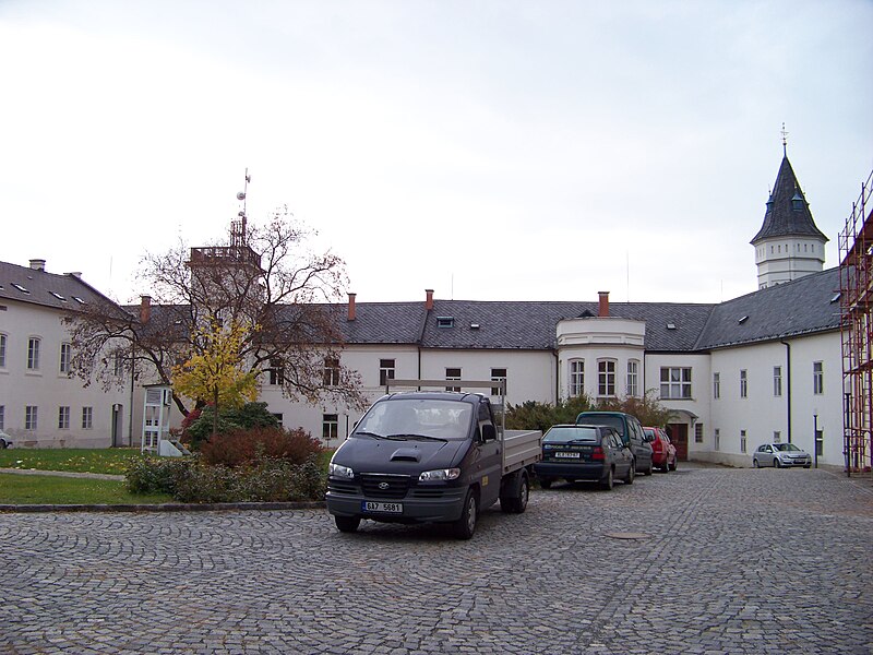 Komořany (zámek) - ventip.cz