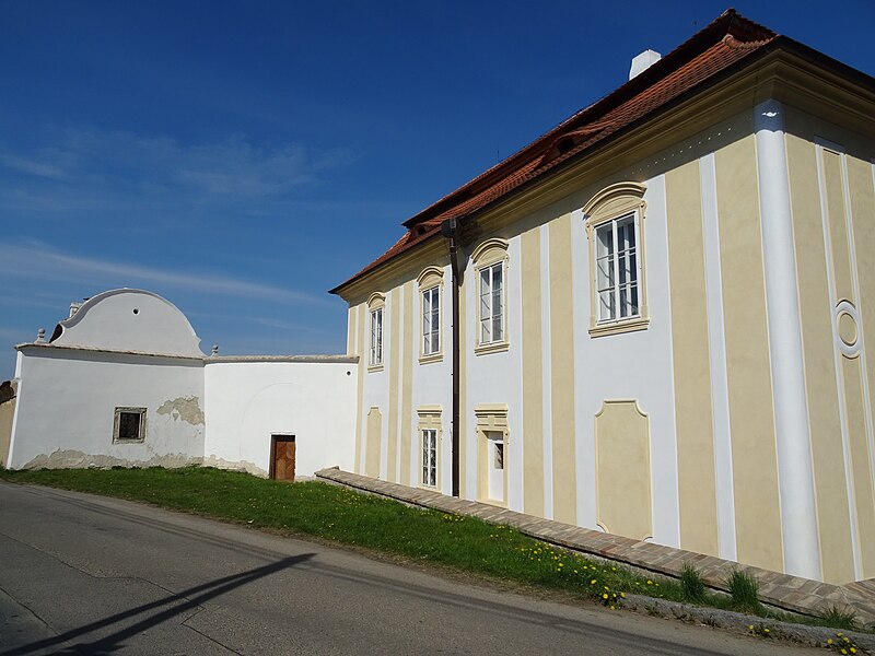 Skrýšov u Sedlčan (zámek) - ventip.cz