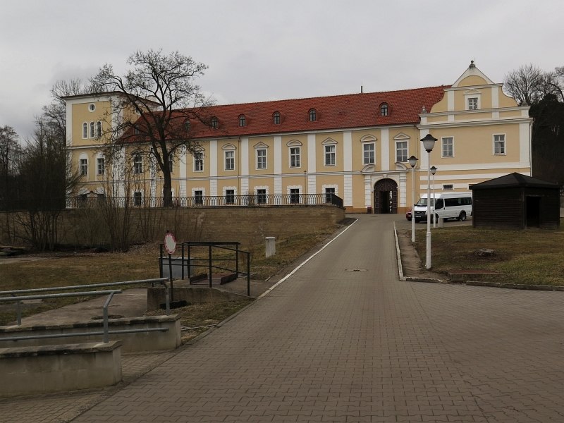Snědovice (zámek) - ventip.cz