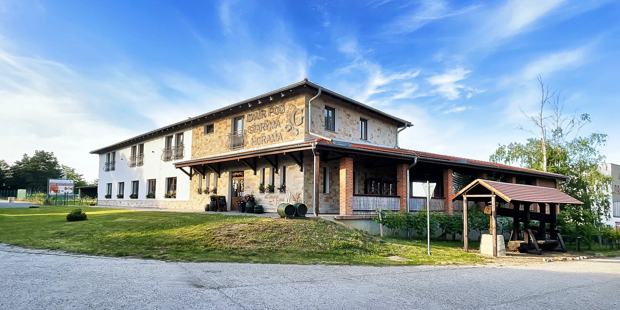 Dvůr pod starýma horama - ventip.cz