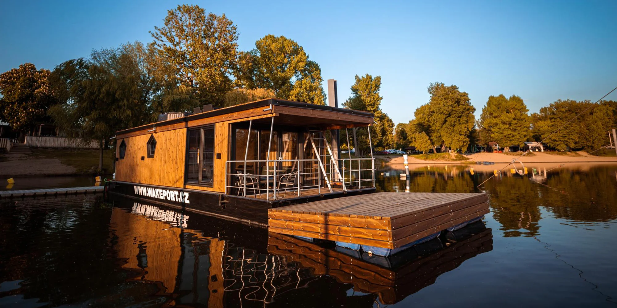 Houseboaty Wake Port - ventip.cz