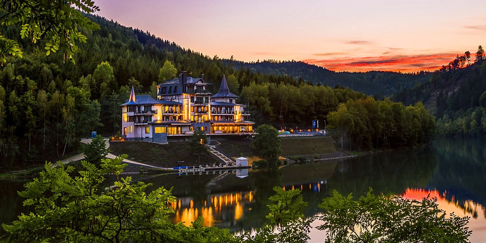 Retro Riverside Wellness Resort ***** - ventip.cz