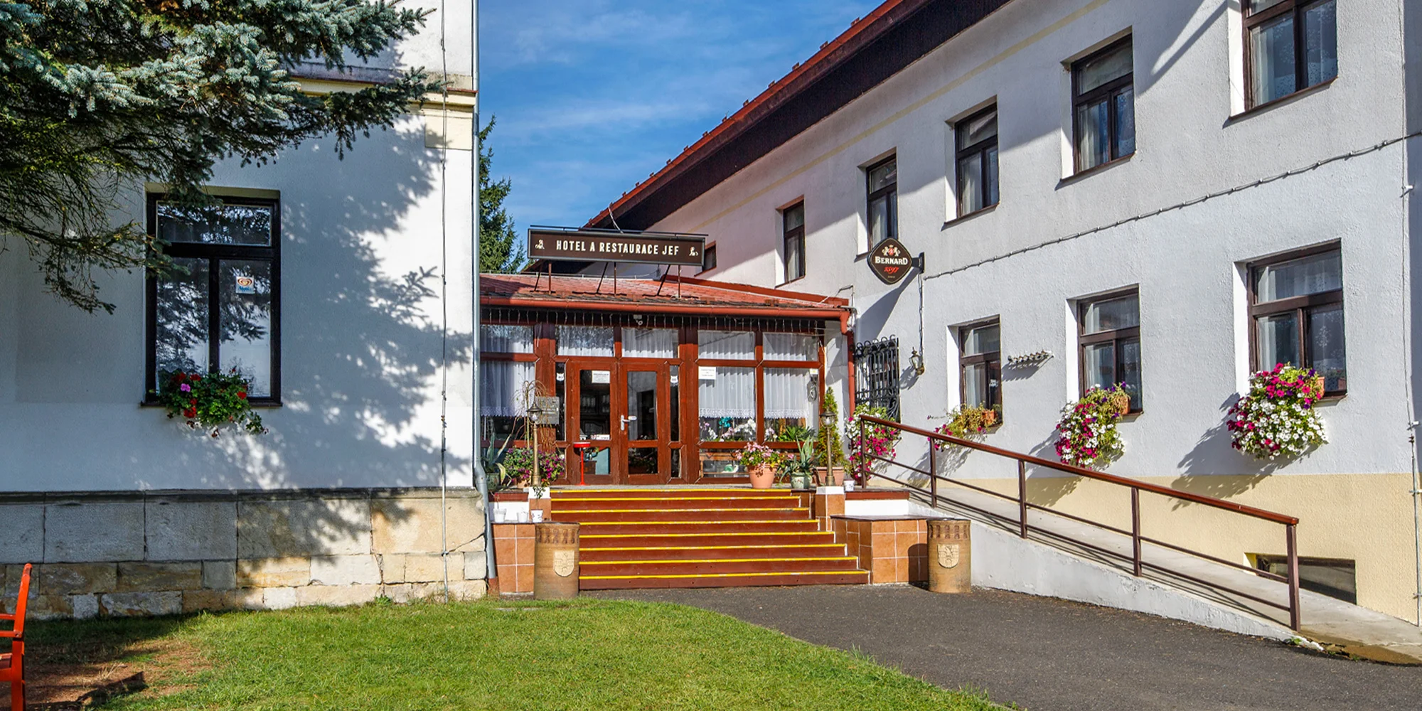 Hotel JEF a Krčma U rytíře - ventip.cz