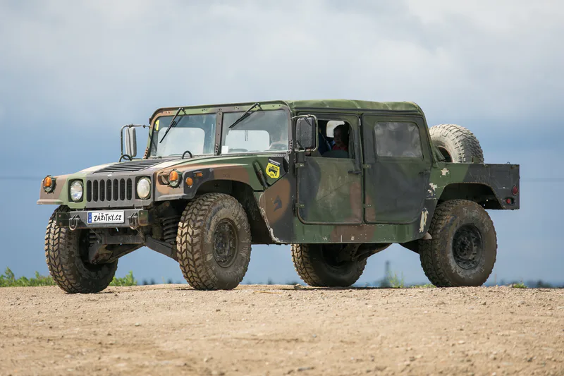 Projížďka v terénním vojenském HUMVEE - ventip.cz